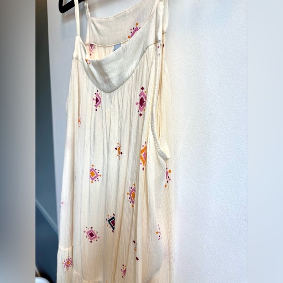 Old Navy Cream and Pink Embellished Tank Top - Picture 3 of 6